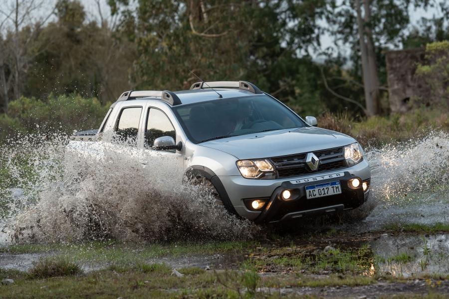  Renault Duster Oroch Dynamique 2.0 4x4 2018 года  (фото 38 из 40)